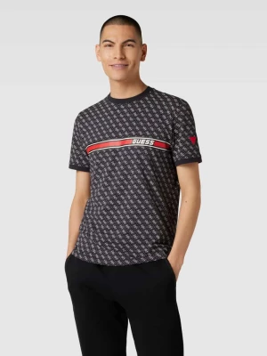 T-shirt z logo na całej powierzchni model ‘JAMEY’ Guess Activewear