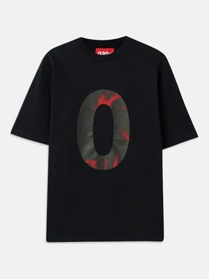 T-shirt z nadrukiem 032c
