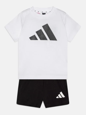 T-shirt z nadrukiem Adidas czarny