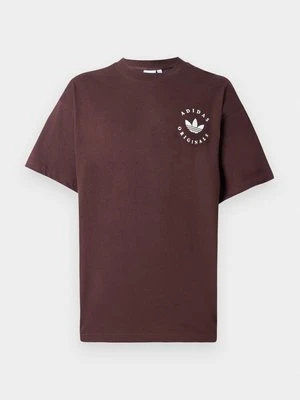 T-shirt z nadrukiem adidas Originals brązowy