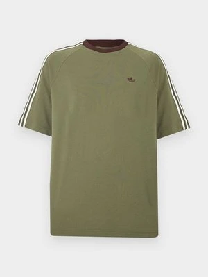 T-shirt z nadrukiem adidas Originals oliwkowy
