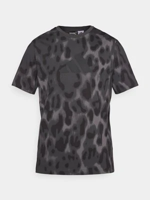 T-shirt z nadrukiem adidas Sportswear