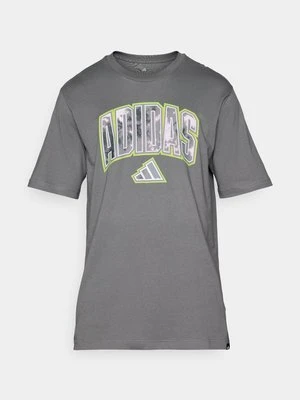 T-shirt z nadrukiem adidas Sportswear