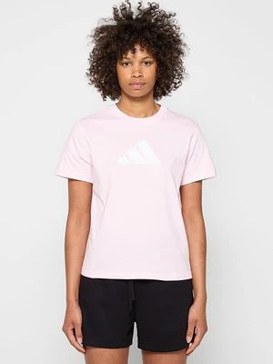 T-shirt z nadrukiem Adidas jasnoróżowy