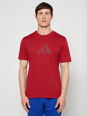 T-shirt z nadrukiem Adidas czerwony