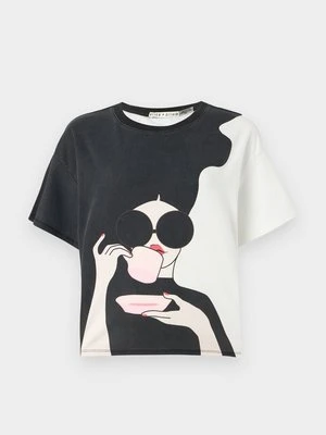 T-shirt z nadrukiem alice + olivia
