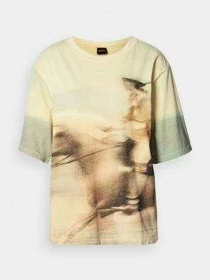 T-shirt z nadrukiem Boss