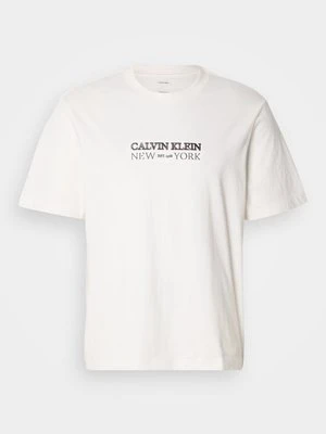 T-shirt z nadrukiem Calvin Klein mleczny