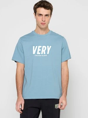T-shirt z nadrukiem Calvin Klein Jeans niebieski