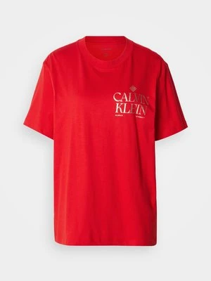 T-shirt z nadrukiem Calvin Klein Jeans czerwony