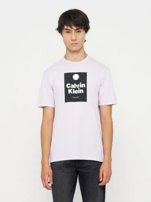 T-shirt z nadrukiem Calvin Klein Jeans liliowy