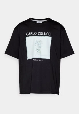 T-shirt z nadrukiem carlo colucci