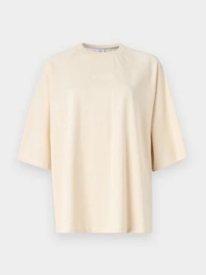 T-shirt z nadrukiem carlo colucci