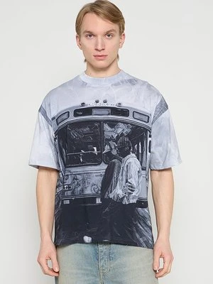 T-shirt z nadrukiem carlo colucci