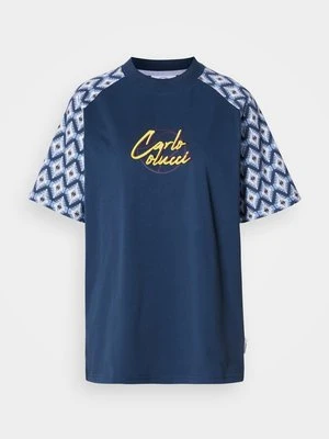 T-shirt z nadrukiem carlo colucci