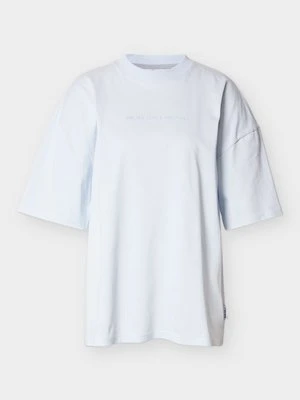 T-shirt z nadrukiem carlo colucci