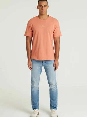 T-shirt z nadrukiem CHASIN'