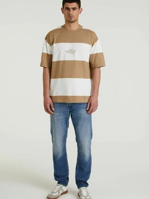 T-shirt z nadrukiem CHASIN'