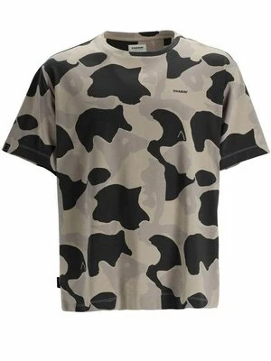 T-shirt z nadrukiem CHASIN'