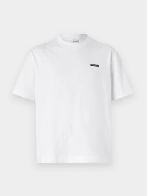 T-shirt z nadrukiem closed