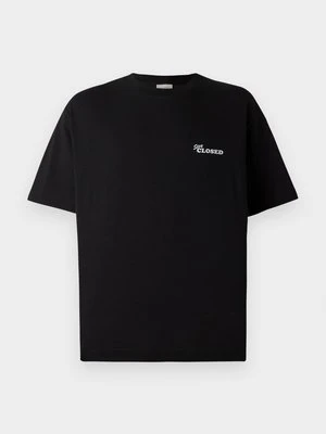 T-shirt z nadrukiem closed