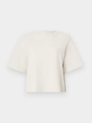 T-shirt z nadrukiem closed