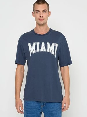 T-shirt z nadrukiem DeFacto