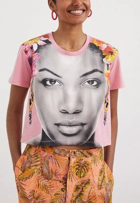 T-shirt z nadrukiem Desigual