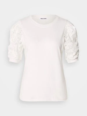 T-shirt z nadrukiem DKNY