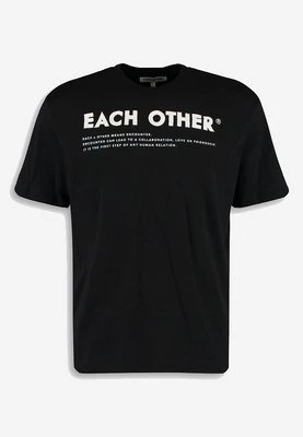 T-shirt z nadrukiem Each x Other