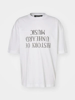 T-shirt z nadrukiem Études biały