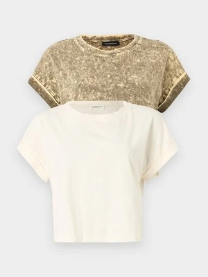 T-shirt z nadrukiem Even&Odd
