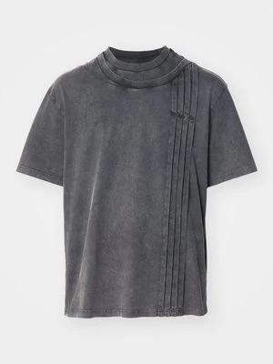 T-shirt z nadrukiem Feng Chen Wang