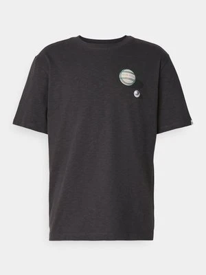 T-shirt z nadrukiem Filling Pieces