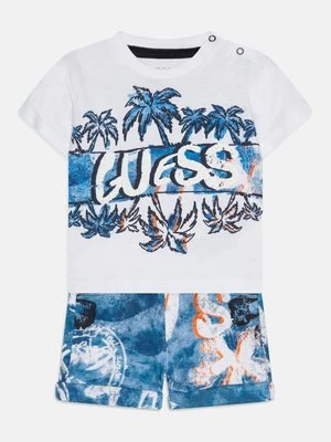 T-shirt z nadrukiem Guess