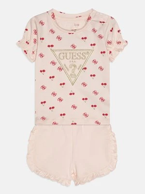T-shirt z nadrukiem Guess
