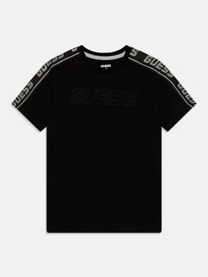 T-shirt z nadrukiem Guess