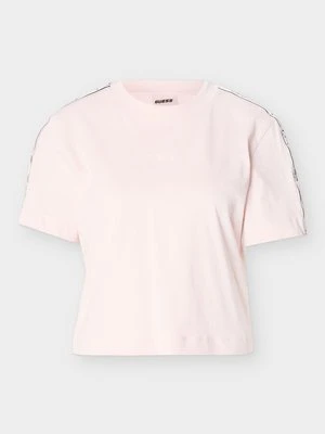 T-shirt z nadrukiem Guess różowy