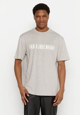 T-shirt z nadrukiem Han Kjøbenhavn