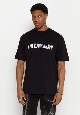 T-shirt z nadrukiem Han Kjøbenhavn