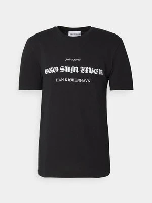 T-shirt z nadrukiem Han Kjøbenhavn