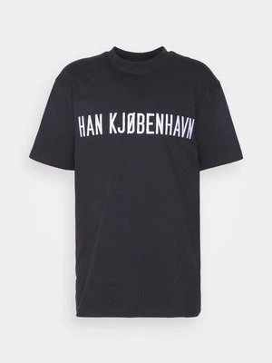 T-shirt z nadrukiem Han Kjøbenhavn