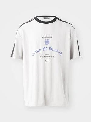 T-shirt z nadrukiem Han Kjøbenhavn