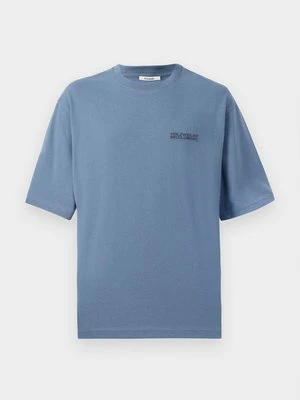 T-shirt z nadrukiem Holzweiler