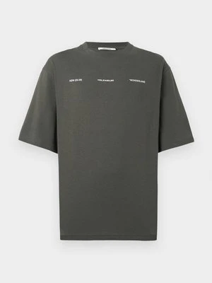 T-shirt z nadrukiem Holzweiler