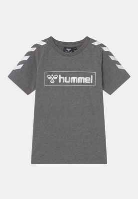 T-shirt z nadrukiem Hummel