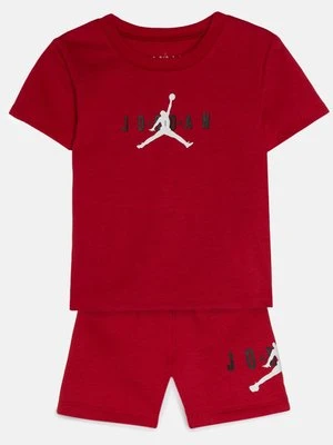 T-shirt z nadrukiem Jordan