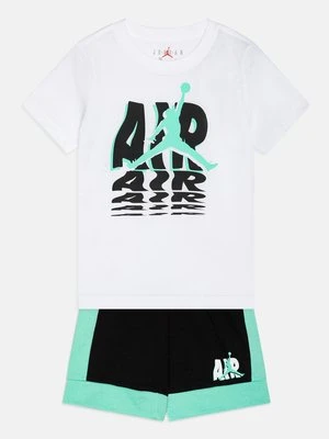 T-shirt z nadrukiem Jordan