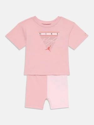 T-shirt z nadrukiem Jordan