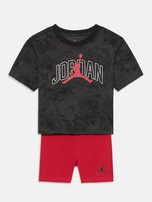 T-shirt z nadrukiem Jordan